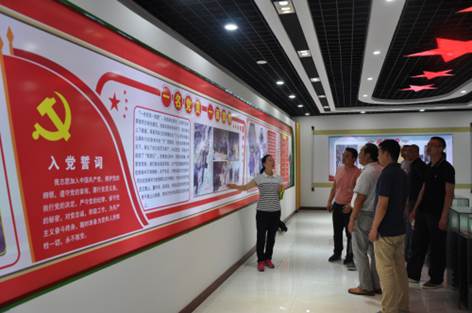 参观回龙展览馆.jpg 参观回龙展览馆.jpg