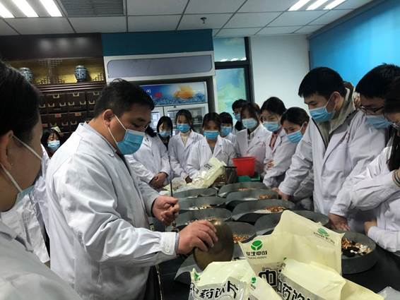 说明: F:\药学系\2021年\20210514教育部等十部门关于做好2021年职业教育活动周相关工作的通知\选\微信图片_202105071110034.jpg